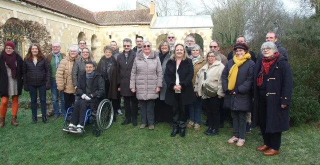 photo  la liste présentée par marie-claude rouillon (au centre) sera présentée le vendredi 13 mars 2026 pour une réunion publique.  &copy;  ouest-france 