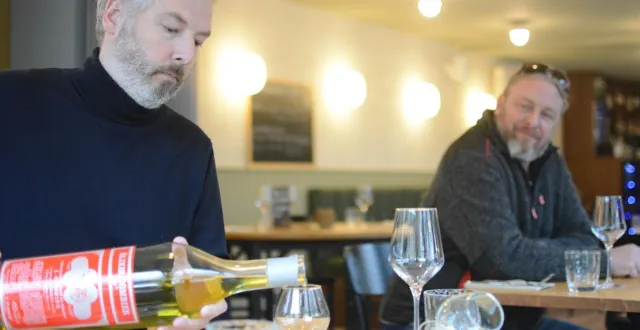 photo  l’auberge des isles est le seul établissement à avoir de l’elixir combier en jéroboam (3 litres).  &copy;  antoine humeau 