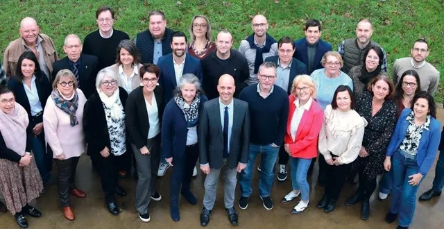 photo  la nouvelle équipe menée par franck poquin pour les élections municipales de mars prochain.  &copy;  ouest-france 
