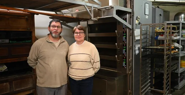 photo  didier et valérie soinne, dans le fournil bien équipé avec un four récent, dans leur boulangerie à reprendre à roussay (sèvremoine), en maine-et-loire.  &copy;  ouest-france 