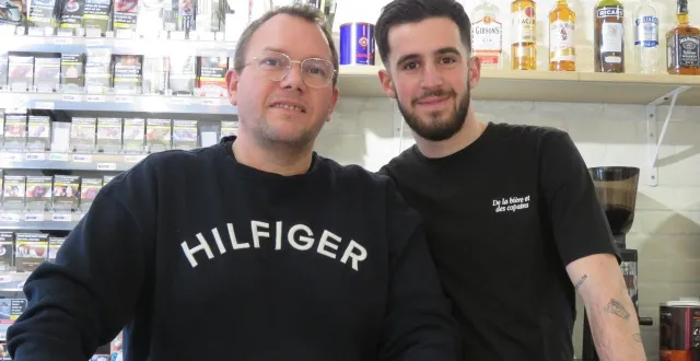 photo  jean-christophe besnard (à gauche), nouveau propriétaire du bar tabac « au bon accueil » à maisons-rouges à trangé, avec joris, 23 ans, son employé.   &copy;  le maine libre 