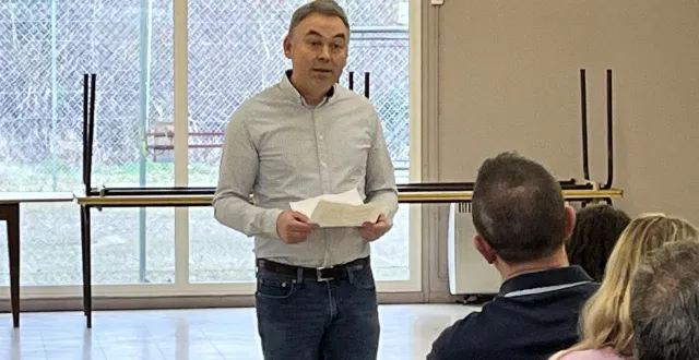 photo  vincent six a présenté pour la dernière fois ses vœux aux habitants de la commune  &copy;  ouest-france. 