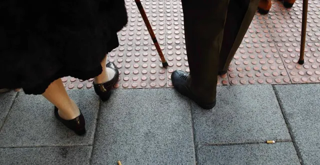 photo  une conférence sur la prévention des chutes des séniors aura lieu mercredi 11 février, à la maison du citoyen.  &copy;  archive reuters/susana vera 