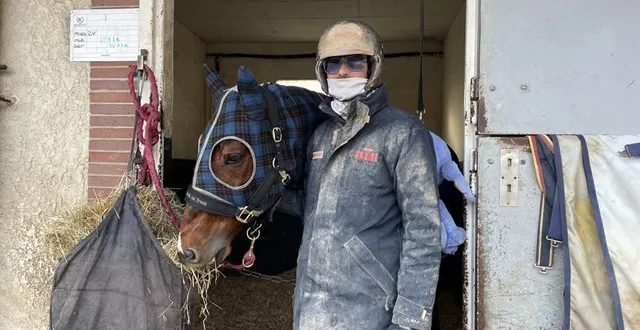 photo  nicolas bazire, ici en compagnie de jushua tree, vendredi 16 janvier 2026 au domaine de grosbois.  &copy;  stéphane bois / ouest-france 