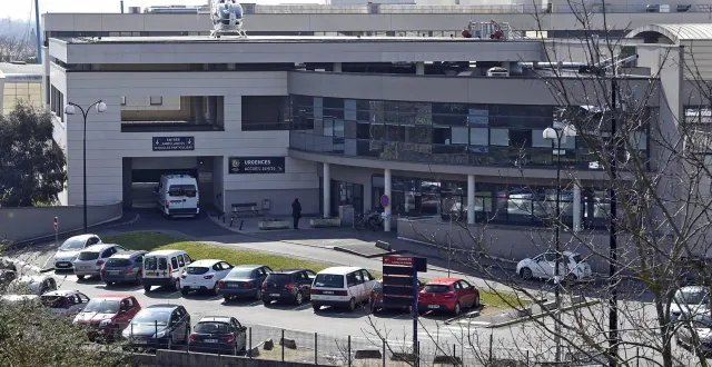 photo  les urgences du centre hospitalier de niort subissent « de très fortes tensions » en raison d’un afflux de patients.  &copy;  illustration co. 