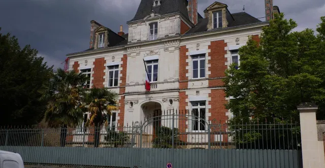 photo  un nouveau sous-préfet a été nommé pour l’arrondissement de la flèche (sarthe) : il s’agit de jean-baptiste constant, 53 ans, qui vient d’autun, en saône-et-loire, où il exerçait les mêmes fonctions.  &copy;  archives ouest-france 