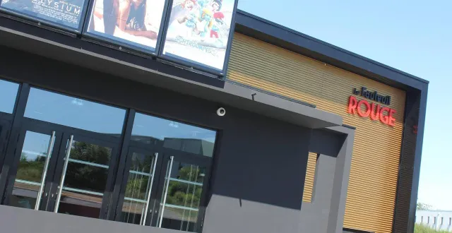 photo  une séance en présence du réalisateur christophe cossé au fauteuil rouge de bressuire.  &copy;  archives co 