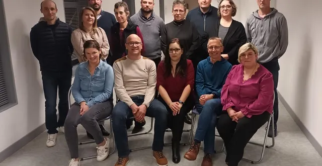 photo  1er rang de gauche à droite : emilie teillet, mickaël morin, audrey massot-granger, jean-marie chambiron et cécilia porteboeuf. 2e rang de gauche à droite : vincent pousse, alexia bourlier, philippe pousse, elisabeth ledru, romain granger, patricia baptiste, emmanuel cerisier, virginie montpellier et johan montpellier absents sur la photo : marine pinçon, yoann guérineau et anaïs hervé.  &copy;  ouest-france 