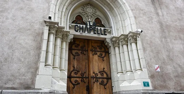 photo  l’entrée de la chapelle, rue cordelle, près de la place du ralliement. cette discothèque construite au xixe siècle par la communauté des servantes du saint-sacrement est sans équivalent en france.  &copy;  co - laurent combet 