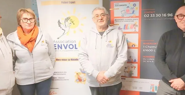 photo  à partir de la gauche, marianne signanini, secrétaire de l’association envol 61 ; marie pluet, trésorière ; jean-louis maillard, président d’envol 61 et intervenant en éducation thérapeutique, et vincent véron, président de l’association des familles.  &copy;  ouest-france 