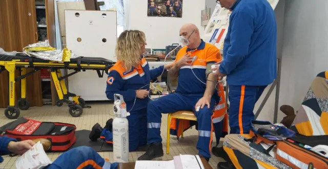 photo  malaise vagal, avc, asthme, douleur thoracique, hypoglycémie, réaction allergique, crise convulsive, les thèmes sont abordés lors de cas concrets. le formateur, thierry jacquinot, assure le rôle de victime.  &copy;  ouest-france 