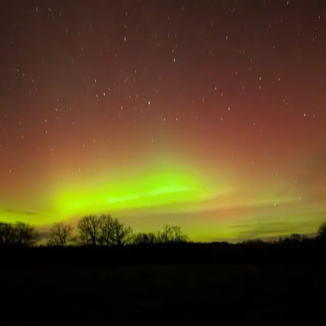 photo du rose mais aussi du jaune et un peu de vert dans le ciel d’anjou.  ©  document remis