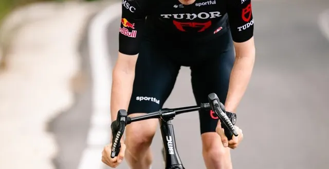 photo  mathys rondel en plein effort lors des stages hivernaux réalisés avec tudor en espagne.  &copy;  tudor pro cycling team 