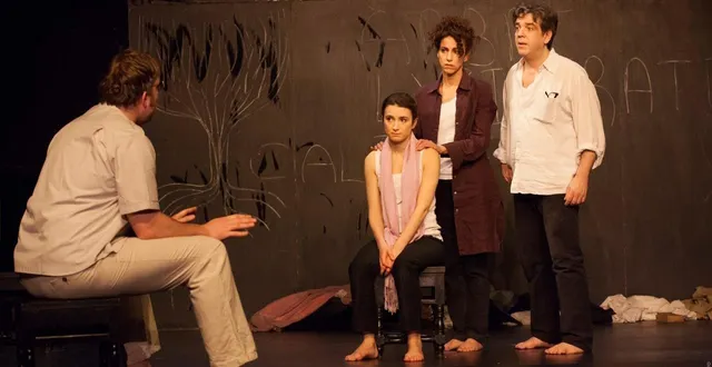 photo  le porteur d’histoire, sorte de titanic du théâtre que l’on va voir et revoir, sera ce vendredi 23 janvier 2026 à l’éolienne.  &copy;  alejandro guerrero. 