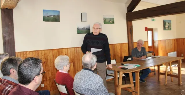 photo  patrice samson aux côtés du secrétaire, michel lepasteur.  &copy;  ouest-france 