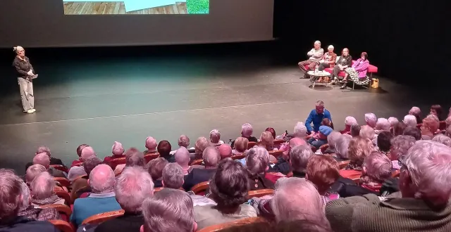 photo  mercredi 14 janvier 2026, au thv, devant une salle pleine, magali ganne, secondée par quatre membres actifs du collectif des aînés, christine, sylvie, michèle et patrick, a présenté le programme des activités proposées jusqu’en juin.  &copy;  ouest-france 