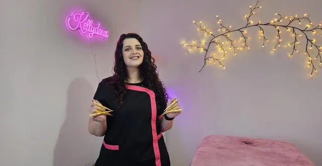 photo  kelly warin, ici munie de ses griffes d’or, a ouvert le salon de bien-être kellydoux le 5 janvier 2026.  &copy;  ouest-france 