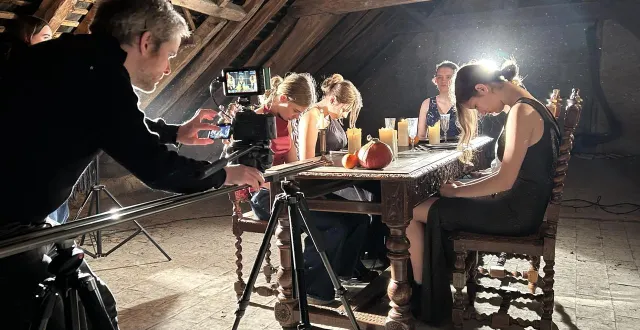 photo  encadrés par le réalisateur professionnel bertrand coulon, seize lycéens de notre-dame ont commencé à tourner leur court-métrage qui sera diffusé au cinéma le kid de la flèche (sarthe).  &copy;  ouest-france 
