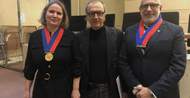 photo  caroline marmey, la nouvelle présidente du conseil des prud’hommes du mans, aux côtés de jean-michel delacencellerie, son prédécesseur, et antoine mazzi, le nouveau vice-président.  &copy;  ouest-france 