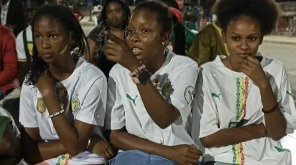 photo  tous les habitants d’oussouye de tous âges ont suivi la finale.  &copy;  collection personnelle 