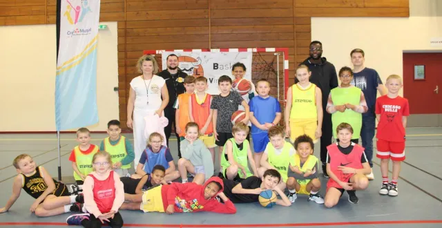 photo  le tournoi des enfants a ensuite laissé place à celui des adultes.  &copy;  ouest-france 