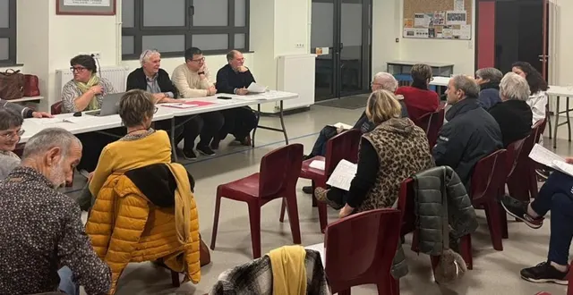 photo  une vingtaine de personnes était présente à l’assemblée générale du comité de jumelage.  &copy;  le maine libre 