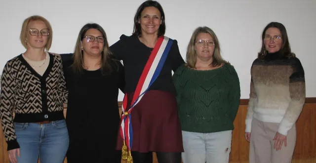 photo  la maire entourée d’élues et de la présidente du comité des fêtes (à gauche) pour préparer ce rendez-vous avec la population  &copy;  le maine libre 