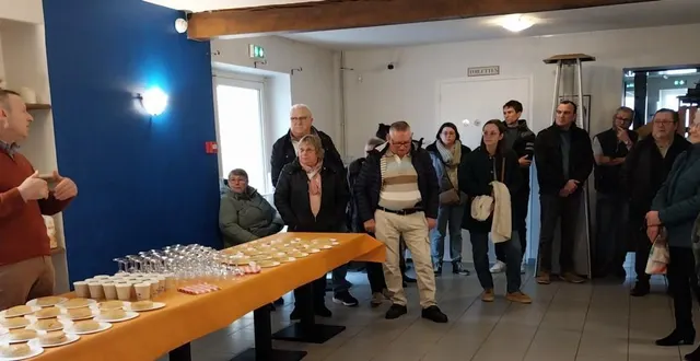 photo  devant les meurcéens venus en nombre assister à ses vœux, olivier touzard a annoncé sa candidature pour les élections municipales.  &copy;  ouest-france 