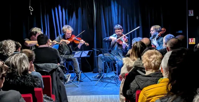 photo  la quatuor leonis a offert un instant de musique classique déjantée.  &copy;  ouest-france 
