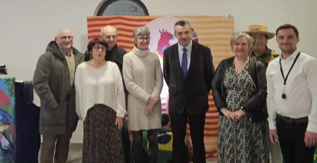 photo  quatre membres de la troupe de l’indigo, jean-pierre hébé, florence lucas, et derrière chris (fiesta du monde), thony berger.  &copy;  co 