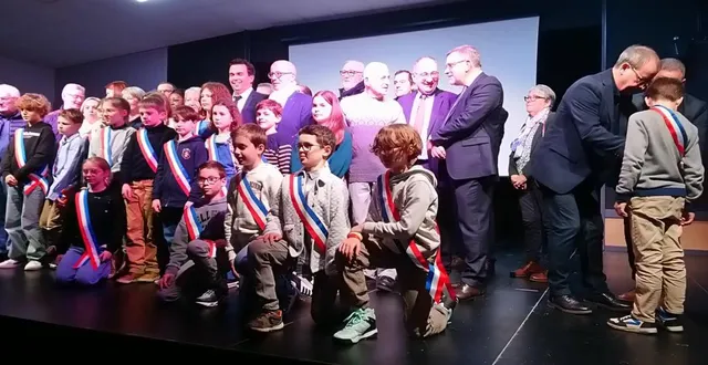 photo  le conseil des enfants était présent lors de cette cérémonie.  &copy;  co 