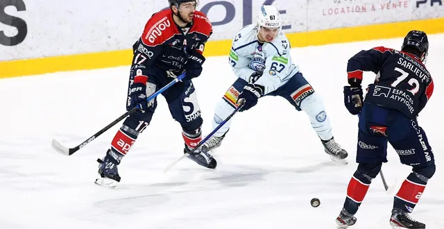 photo  vincent llorca (à gauche) et téo sarliève (à droite), l’autre natif de clermont-ferrand au sein des ducs d’angers.  &copy;  co - aurélien breau 