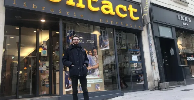 photo  julien parez reprend la librairie contact, qui devrait garder son nom.  &copy;  ouest-france 