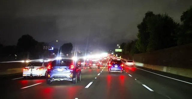 photo  plusieurs automobilistes ont alerté la police après avoir croisé un cycliste circulant de nuit sur l’autoroute.  &copy;  photo d’illustration : amy katz/zuma/sipa 