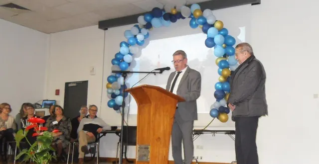 photo  jean luc suhard, maire sortant, a tenu à associer son mentor andré beaury à ses vœux.  &copy;  le maine libre 