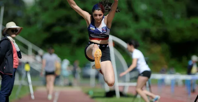 photo  cerizay, le 17 mai. licenciée au ca parthenay, urbanie morisset pratique notamment le triple saut.  &copy;  co – christophe bernard 