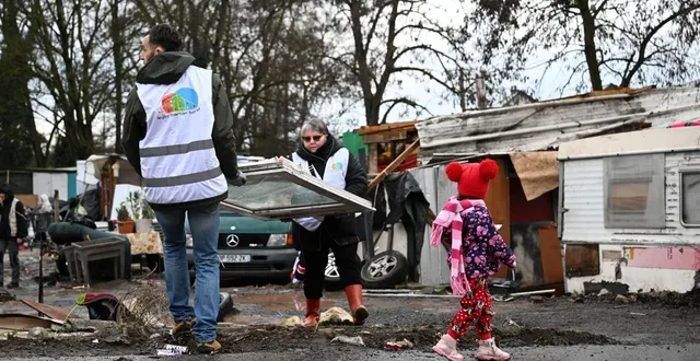 photo  le bidonville de villechien, à saint-barthélemy-d’anjou, a commencé à être évacué ce mercredi 21 janvier 2026.  &copy;  co - josselin clair 