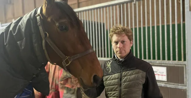 photo  dimanche à vincennes, j’aime le foot sera drivé par son entraîneur antoine lhérété, au départ du prix d’amérique.  &copy;  ouest-france 