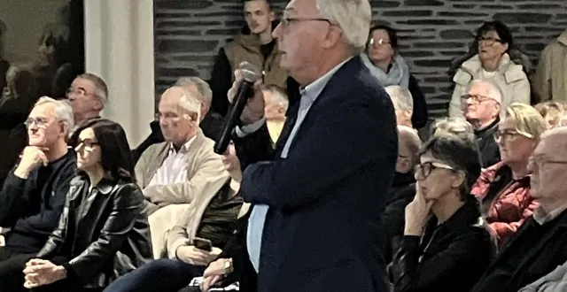 photo  jean-jacques girard, maire de tiercé, lors de ses derniers vœux à la population, vendredi 17 janvier.  &copy;  co 