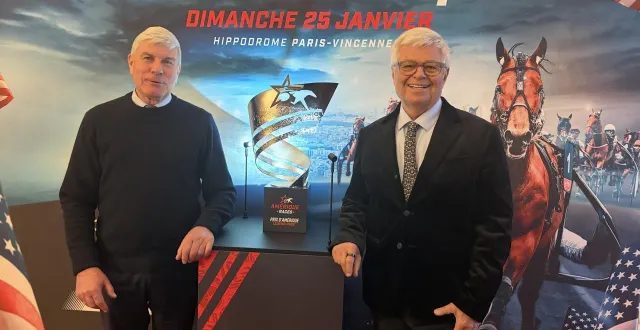 photo  le trophée du prix d’amérique présenté par jean-pierre barjon, président de la société d’encouragement à l’élevage du trotteur français, au côté de jean-pierre vogel, sénateur de la sarthe et président du groupe cheval au sénat.  &copy;  collection personnelle 
