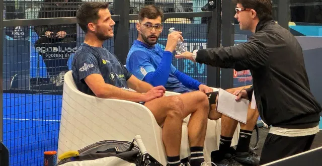 photo  maxime forcin dispute le padel x live en binôme avec l’espagnol xisco gil.  &copy;  ouest-france 