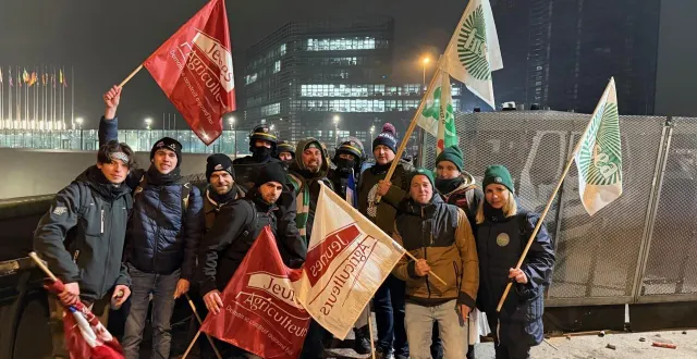 photo  une délégation d’agriculteurs du maine-et-loire s’est mobilisée à strasbourg contre l’accord avec les pays du mercosur.  &copy;  photo fnsea et ja49 