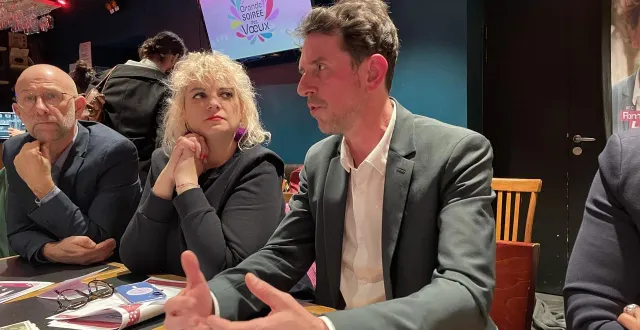 photo  dans la liste demain angers, portée par romain laveau (à droite), figure l’illustratrice et dessinatrice mathou.  &copy;  ouest-france 