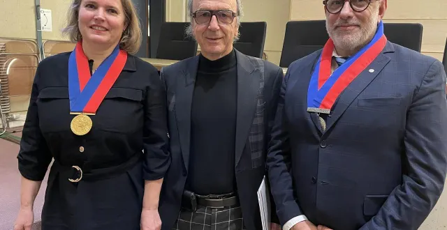 photo  caroline marmey, élue présidente du conseil de prud’hommes, succède à jean-michel delacencellerie (au centre), et aura comme vice-président antoine mazzi (à droite).  &copy;  le maine libre 