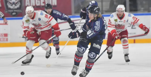 photo  orrin centazzo, l’un des attaquants des ducs d’angers.  &copy;  co - michel durigneux 