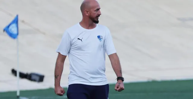 photo  benjamin morel quittera son poste d’entraîneur d’hérouville après le match à la maladrerie, samedi.  &copy;  marc olejnik 