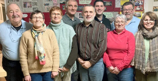 photo  les acteurs de la pièce « alerte au rouge » pour la saison 2026.  &copy;  le maine libre. 
