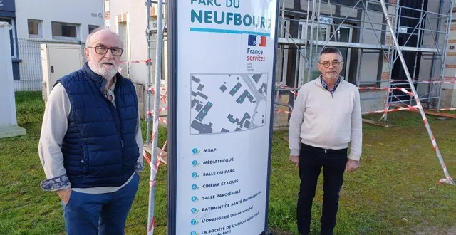 photo  jean-yves le bars, maire de bellevigne en layon et jean-françois vaillant, maire délégué de thouarcé, devant les travaux du centre socioculturel des coteaux du layon.  &copy;  co 