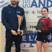 photo  louna monnier a été nommée ambassadrice handball, avec son équipe, pour la ville de trélazé. elle est accompagnée sur la photo de lucas gaudevau, son entraîneur et salarié du trélazé handball. 