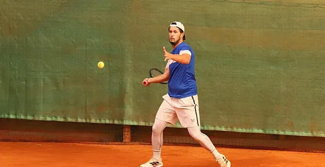 photo  finaliste lors de la dernière édition, lucas bouquet (812e mondial) aura fort à faire au deuxième tour en affrontant son compatriote léo raquillet (8e tête de série, 769e mondial).  &copy;  serge ruer 